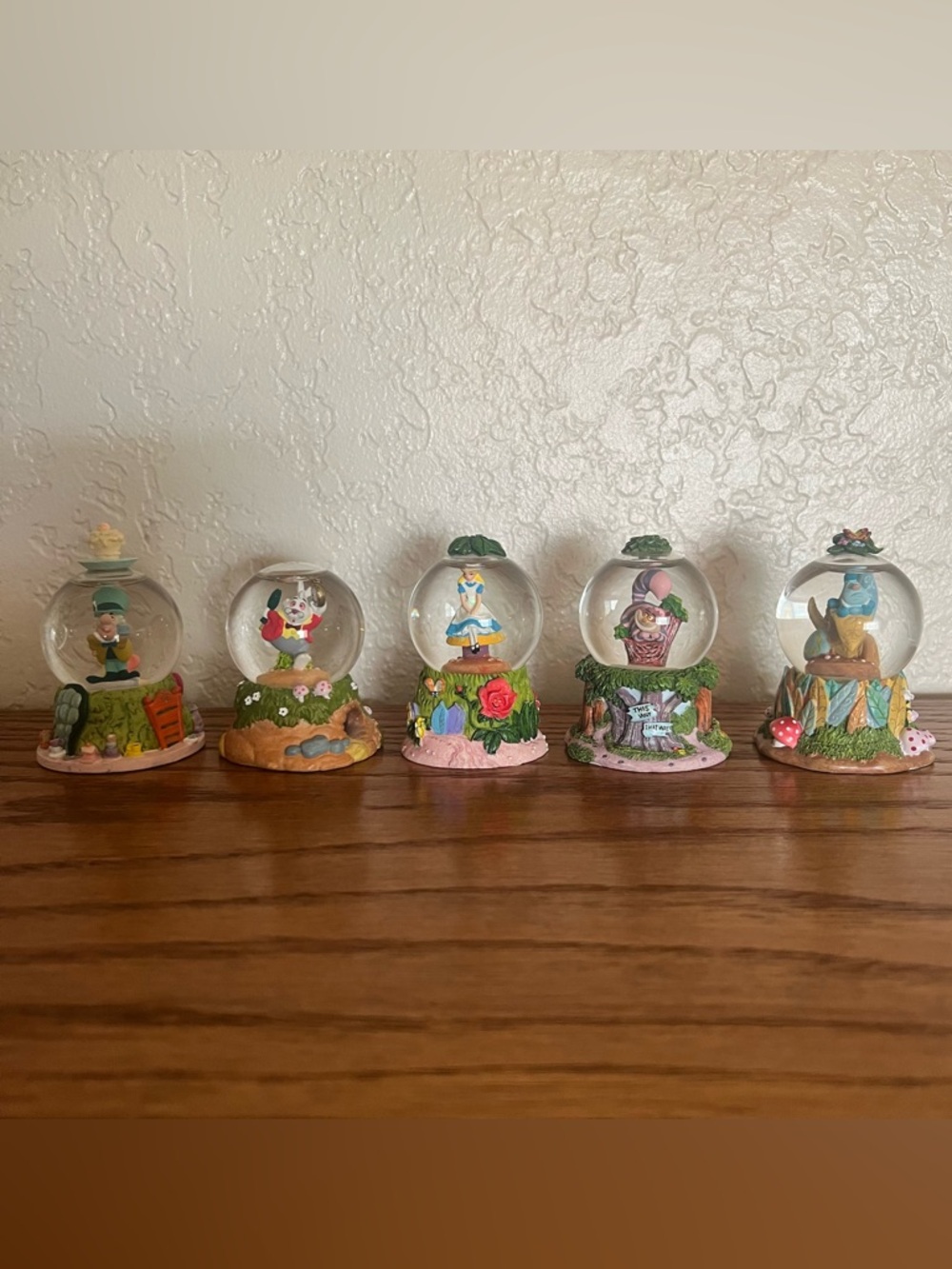 Vintage 2001 Disney Alice In Wonderland Fiftieth Mini Snow Globe Collection